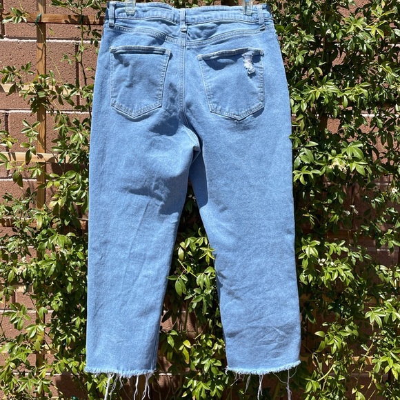 Refuge Ripped Jeans🔷 - Picture 2 of 3